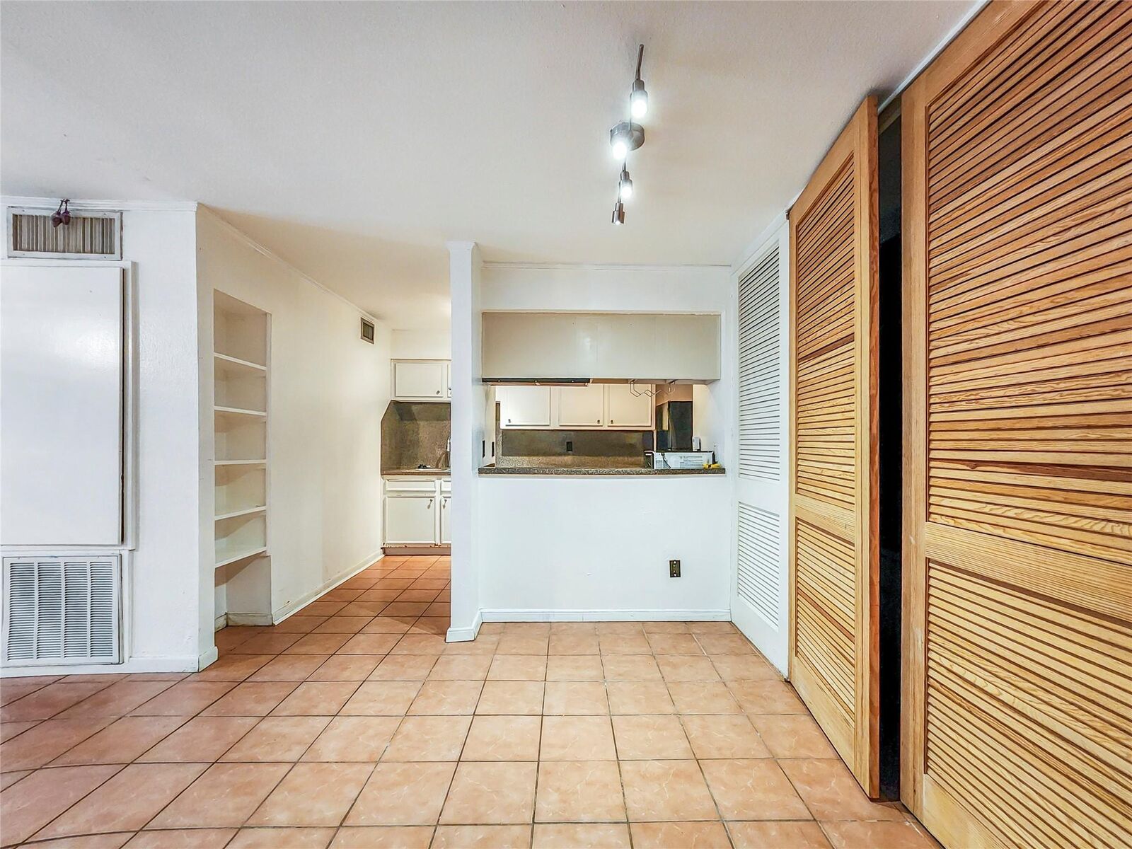 Property Photo:  3131 Cummins Street 15  TX 77027 