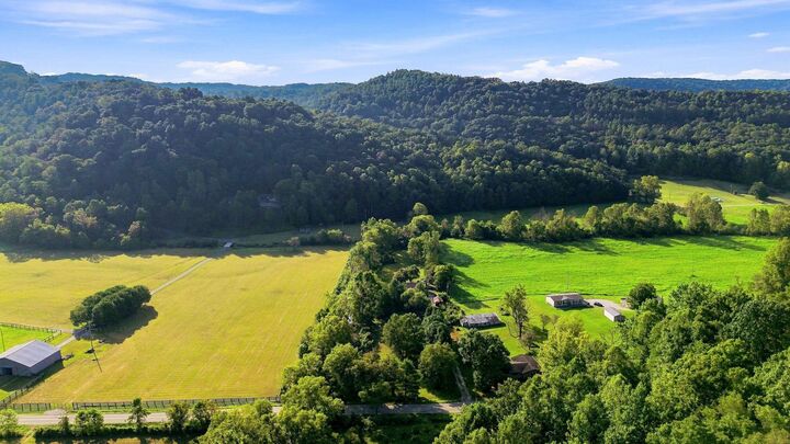Property Photo: 2391 Disputanta Road KY 40456