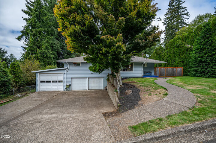 Property Photo: 1648 SE Alder Ln Drive OR 97391