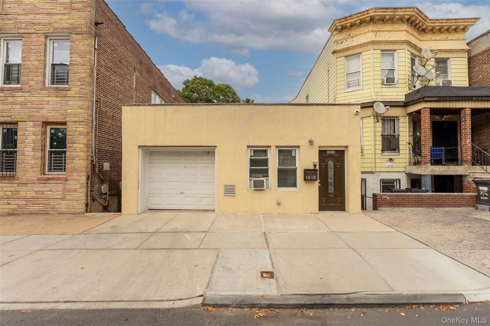 Property Photo: 1616 Taylor Avenue NY 10460