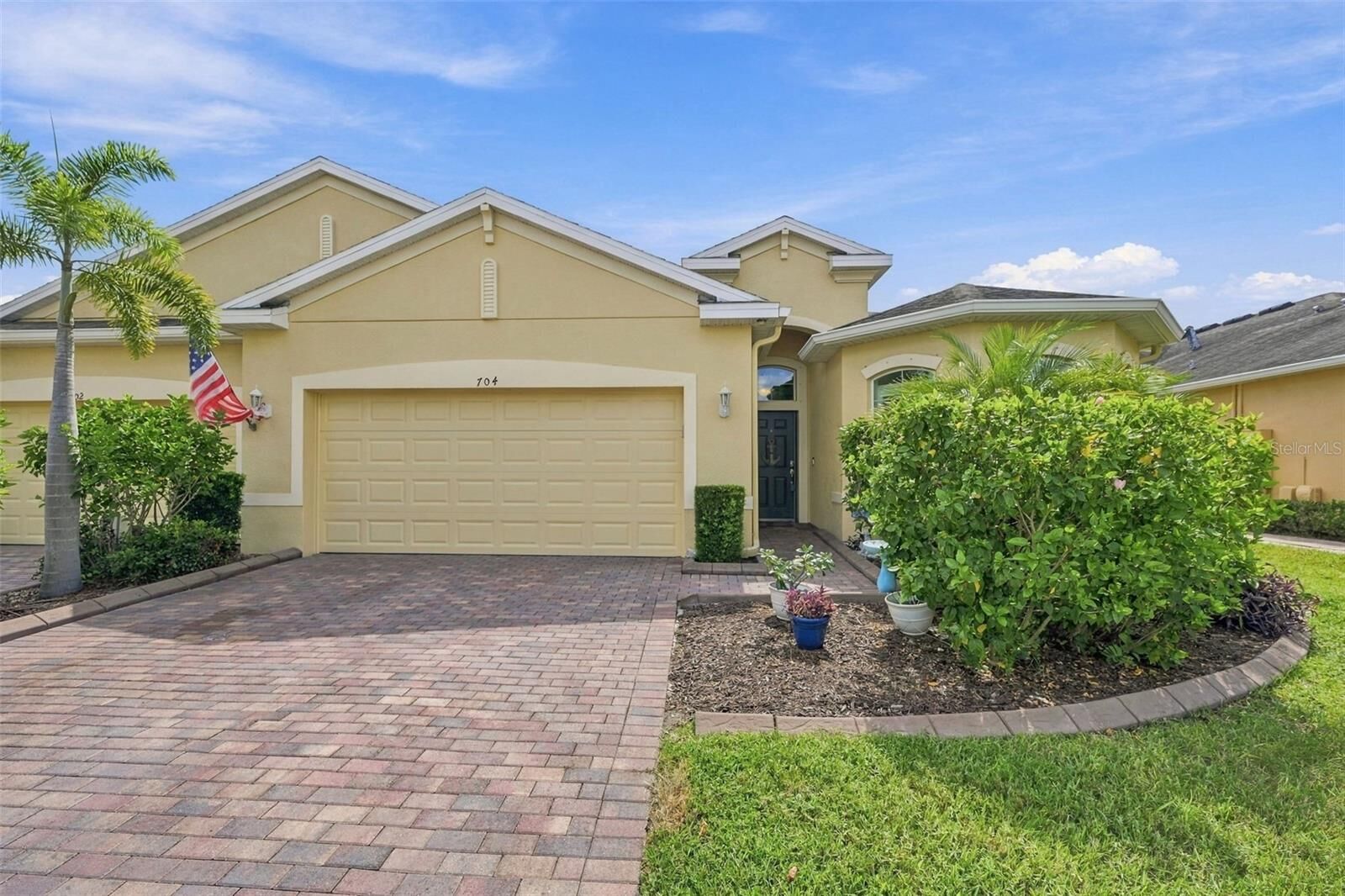 Property Photo:  704 Chipper Drive  FL 33573 