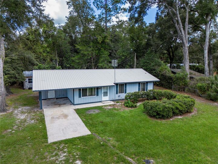 Property Photo: 1424 NW 13th Avenue FL 32626