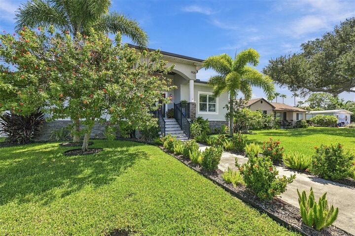 Property Photo:  3925 1st Street NE  FL 33703 