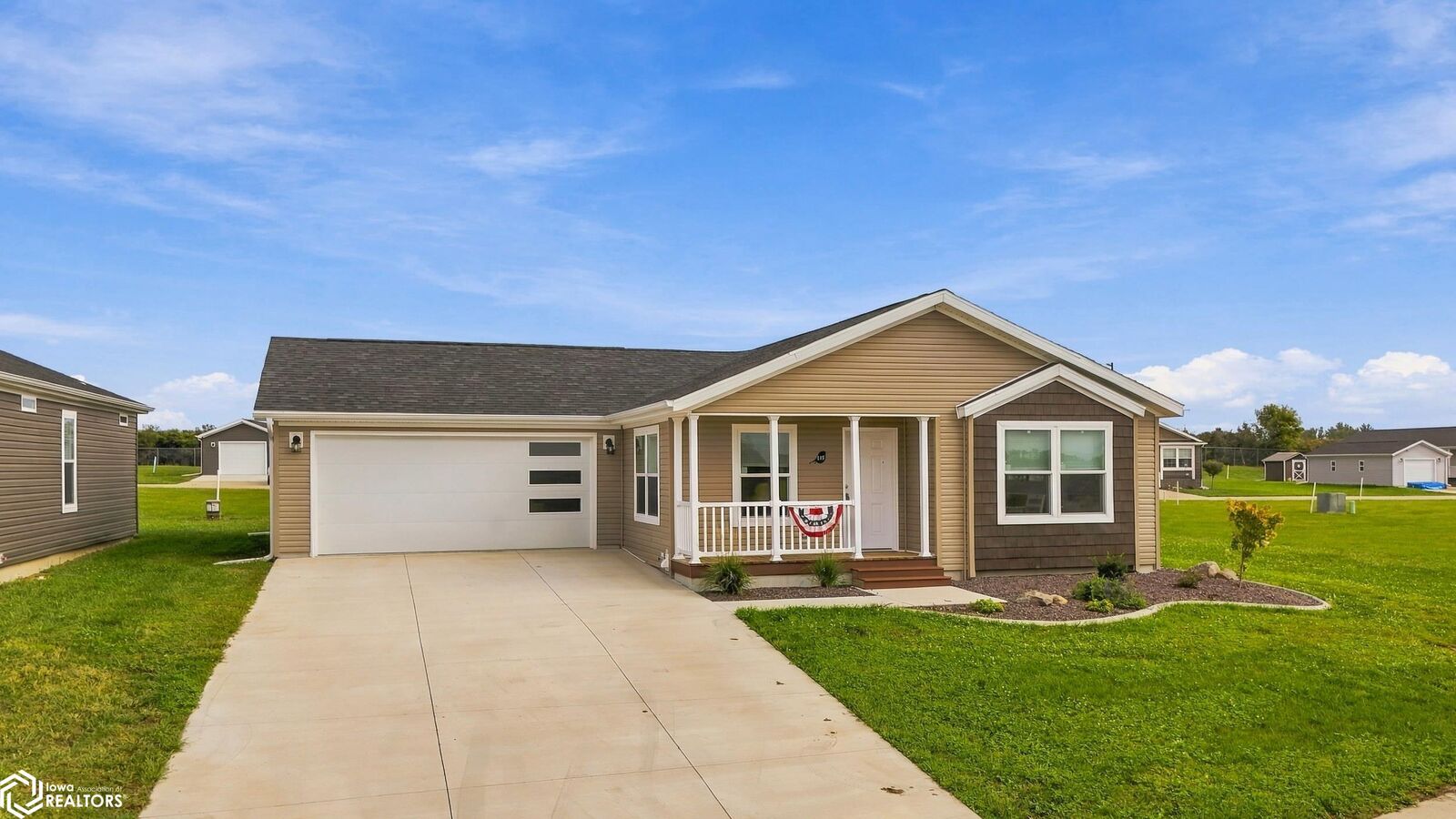 Property Photo:  1500 E Linden #145 Drive 145  IA 52641 