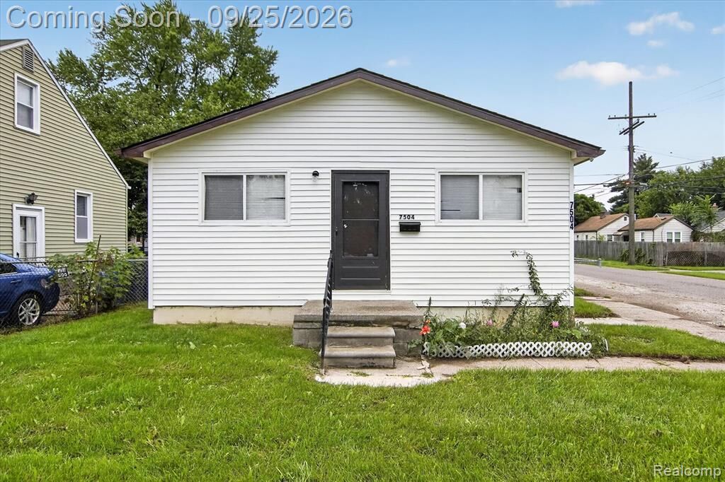 Property Photo:  7504 Lozier Avenue  MI 48091 2010 