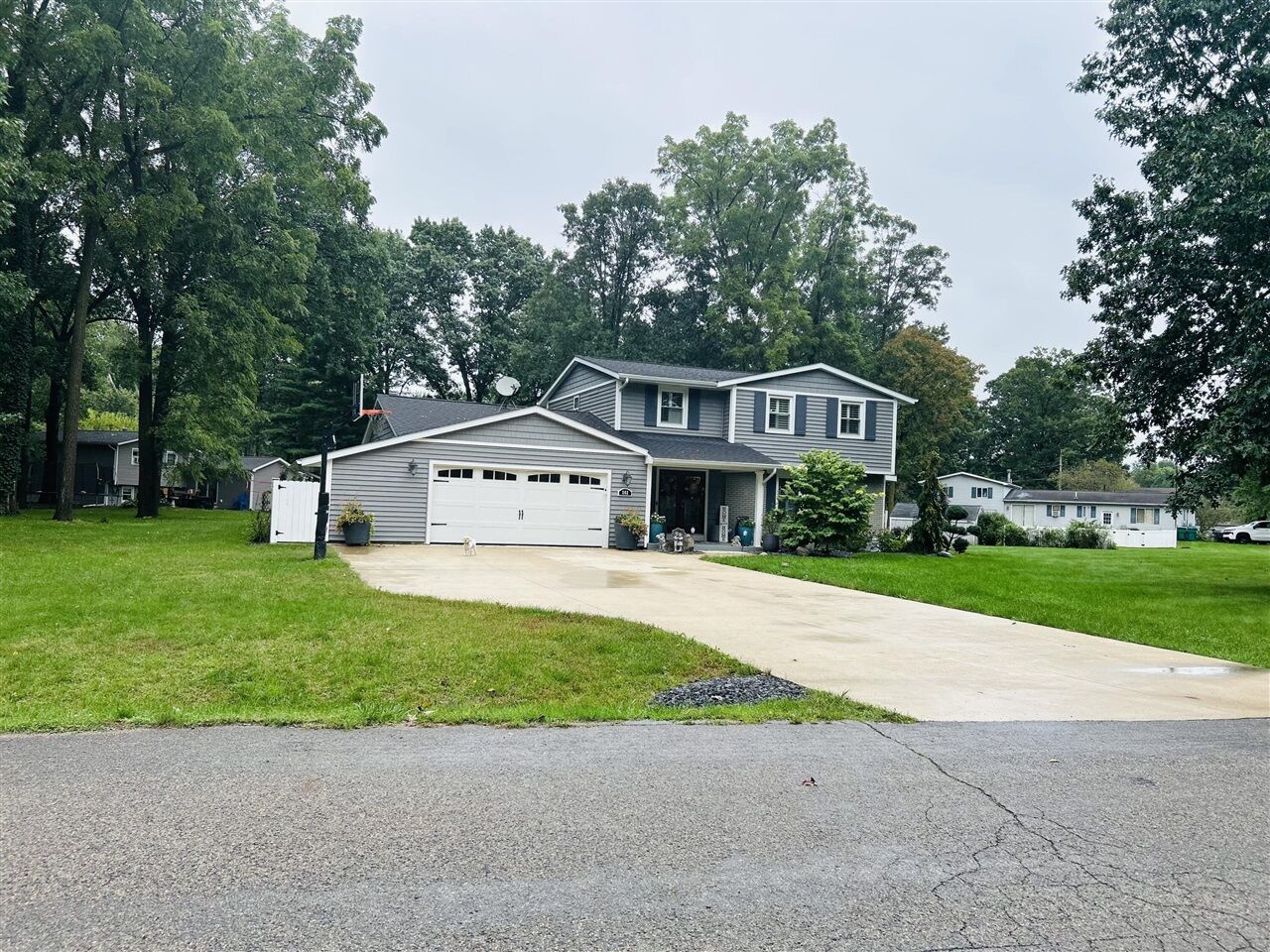 Property Photo: 262 Kelle Drive MI 49036-9136