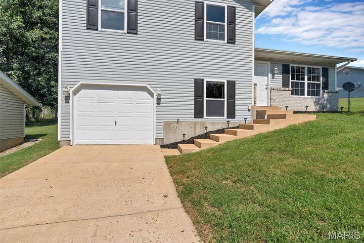 Property Photo: 5 W 12th Street MO 63090
