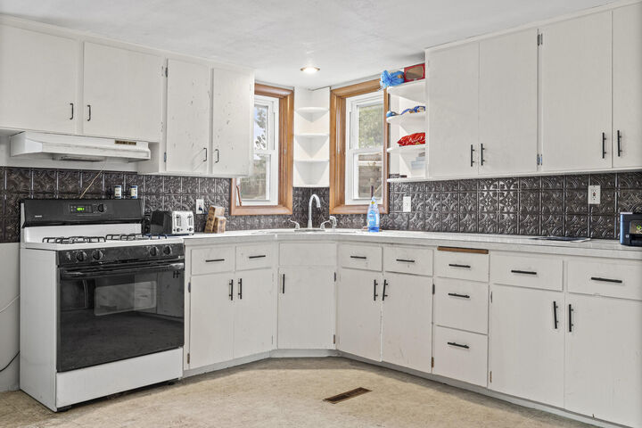 Property Photo: 1004 E Main St MN 55921