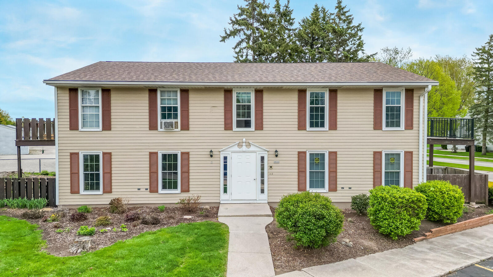 Property Photo:  3933 Country Pl  WI 53081 
