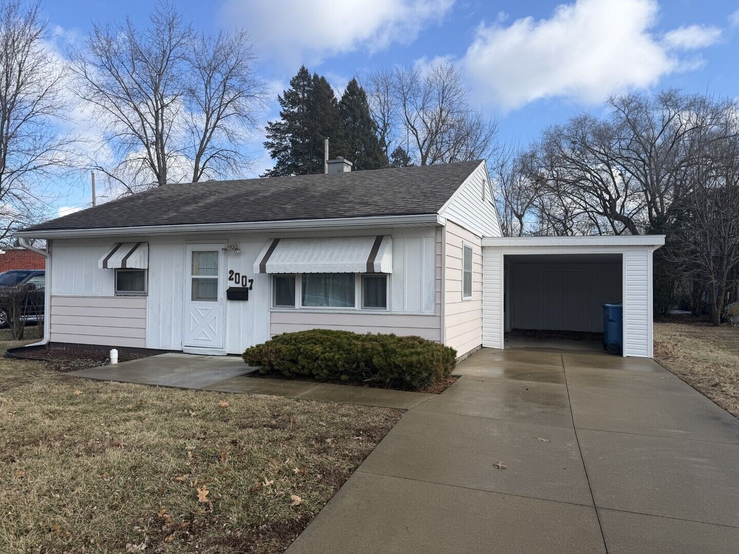 Property Photo: 2007 Schuyler Drive IL 61354
