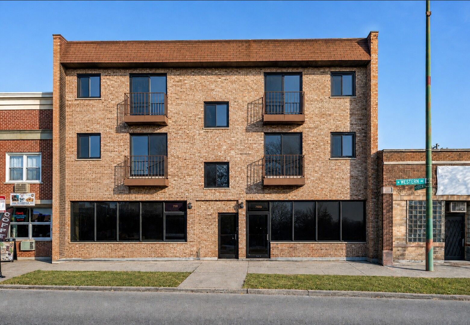 Property Photo: 7109 N Western Avenue 3S IL 60645