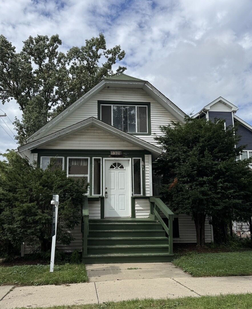 Property Photo:  7220 N Hamilton Avenue  IL 60645 