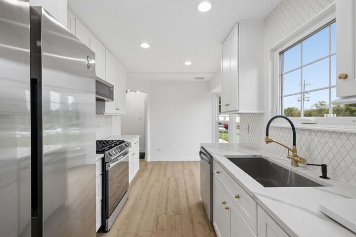 Property Photo: 8320 Highpoint Circle A IL 60561