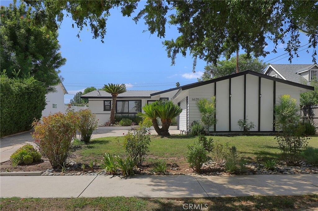 Property Photo: 6629 Melba Ave CA 91307