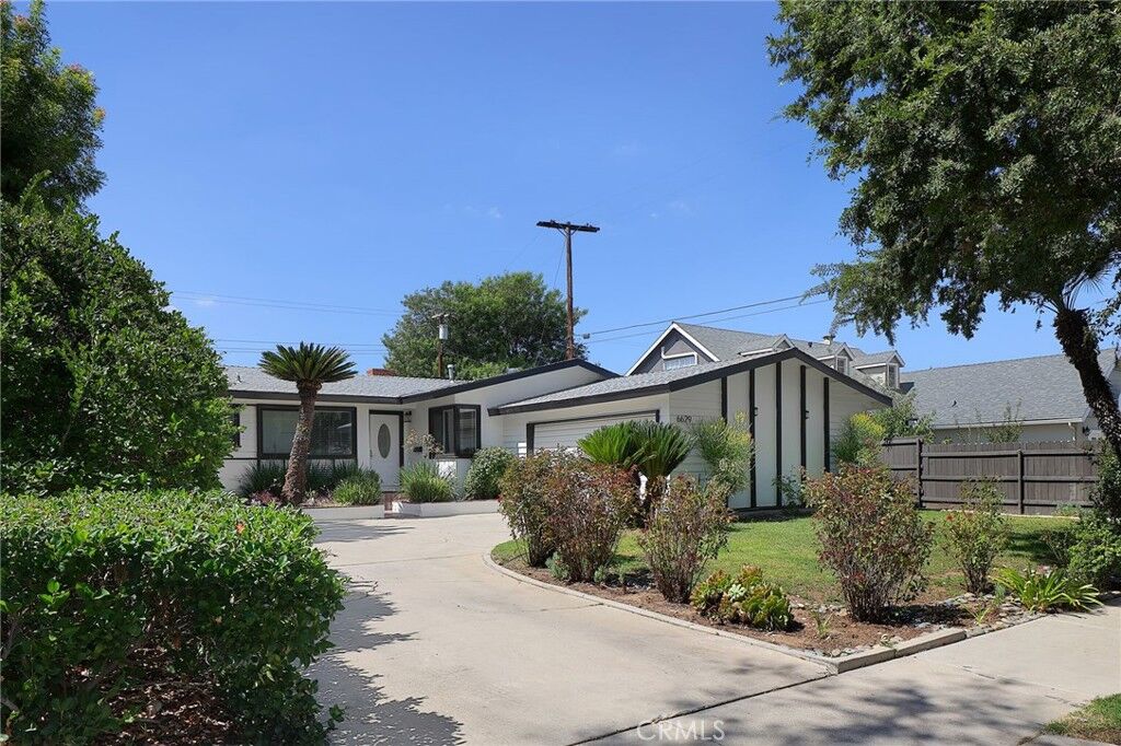 Property Photo: 6629 Melba Ave CA 91307