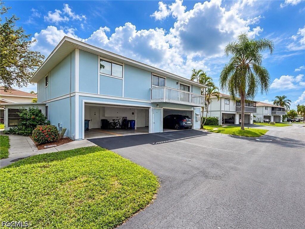Property Photo:  3260 Royal Canadian Trace 3  FL 33907 