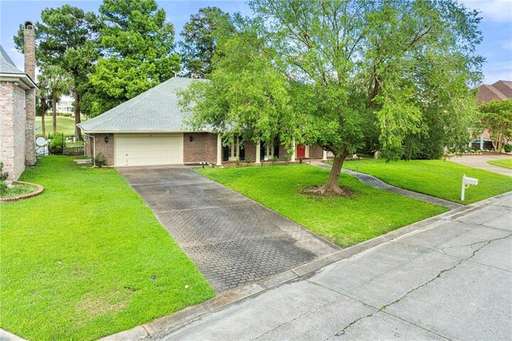 Property Photo: 178 Chateau Latour Drive LA 70065