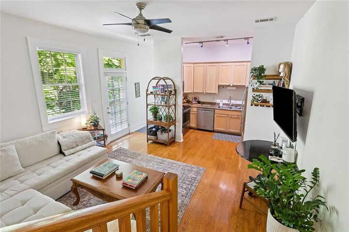 Property Photo:  1118 Orange Street 8  LA 70130 