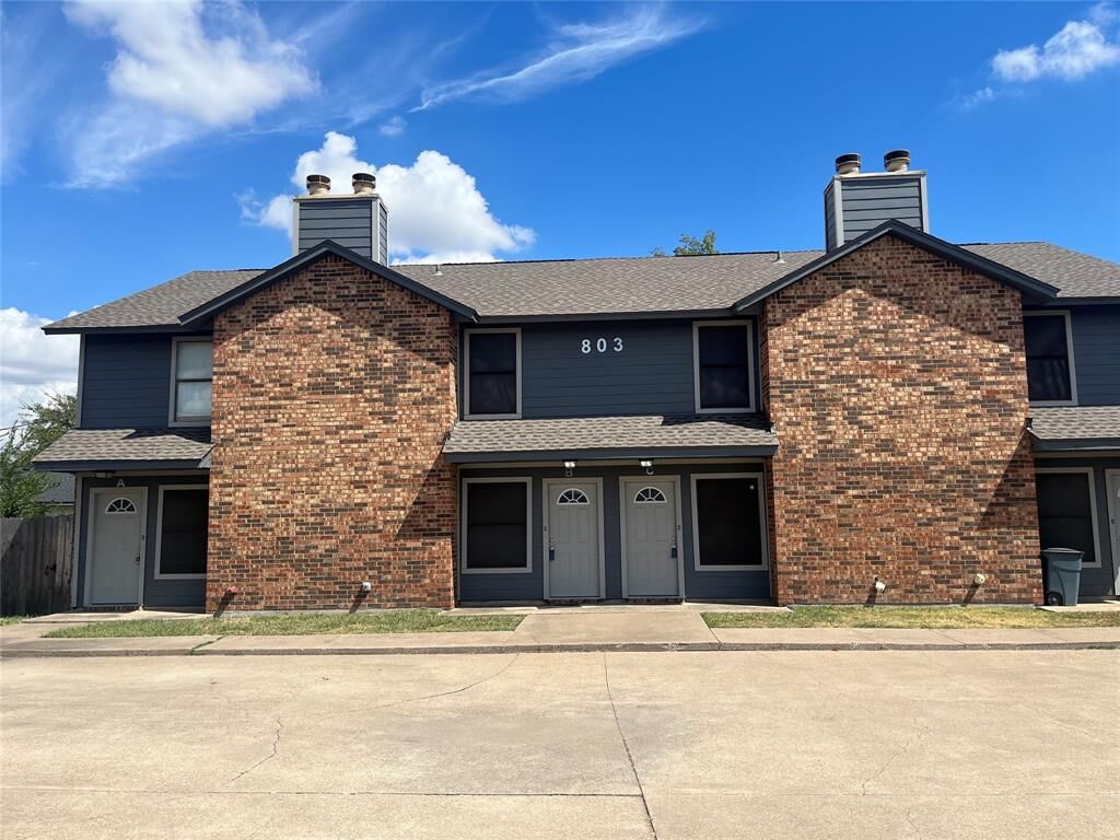 Property Photo: 803 Bluebonnet Drive C TX 76248