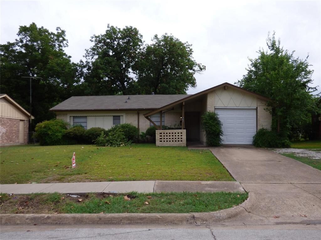 Property Photo:  502 Moonlight Drive  TX 75040 