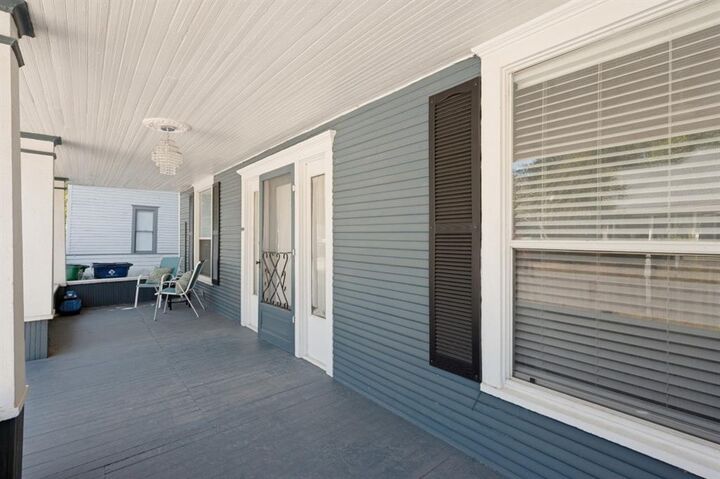 Property Photo:  415 W Franklin Street  TX 75165 