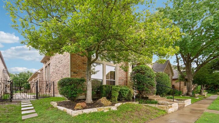 Property Photo:  104 Stonehaven Court  TX 75072 