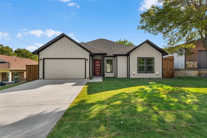Property Photo: 257 Billingslea Drive TX 76063