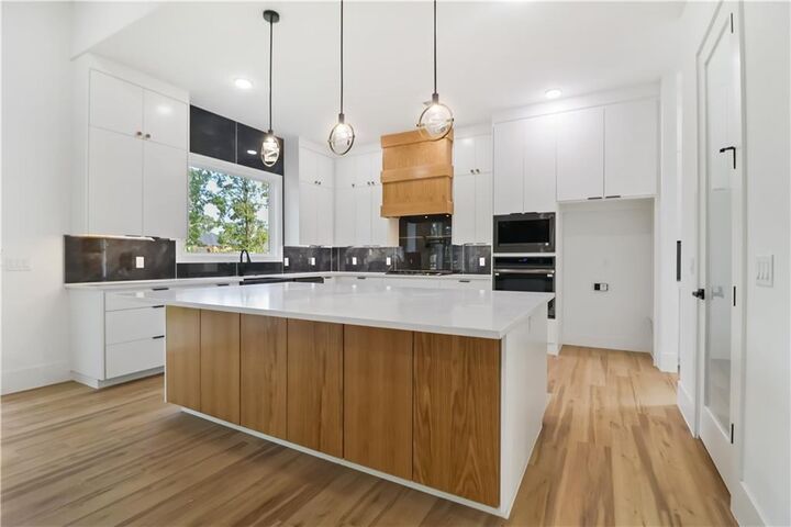 Property Photo: 1901 NE Chaucer Street AR 72712