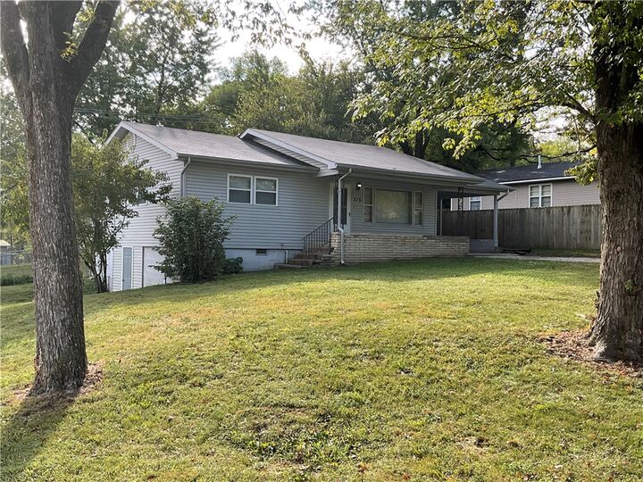 Property Photo:  713 N Robinson Street  AR 72601 