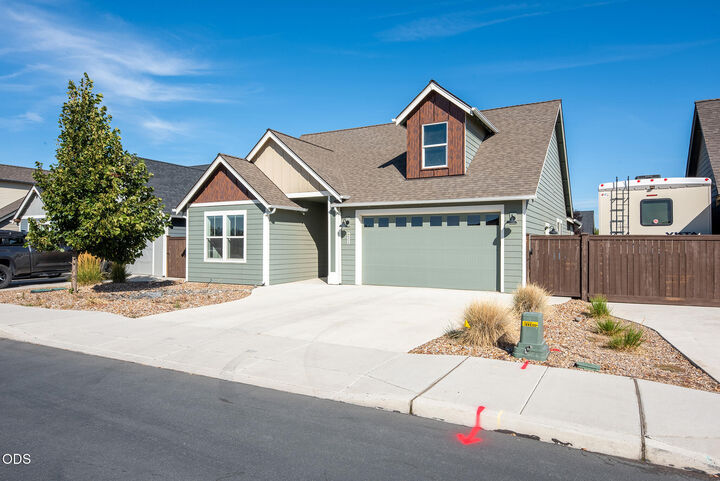 Property Photo: 4270 SW 43rd Street OR 97756