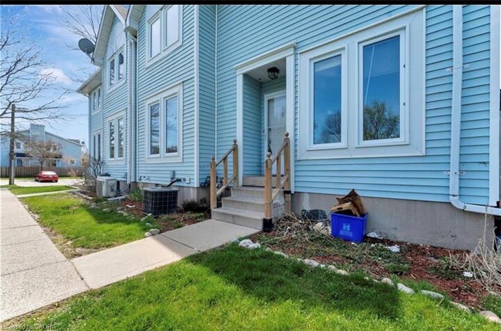 Property Photo:  5-A Brantwood Park Road A  ON N3P 1Y3 
