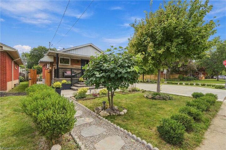 Property Photo:  215 West 33rd Street  ON L9C 5J4 