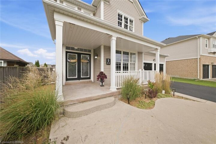 Property Photo:  5 Hoodless Court  ON N3T 0A8 