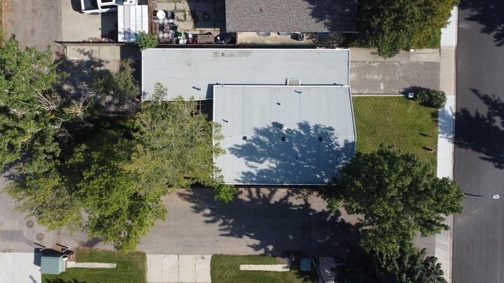 Property Photo: 1301 17 Avenue S AB T1K 1A3