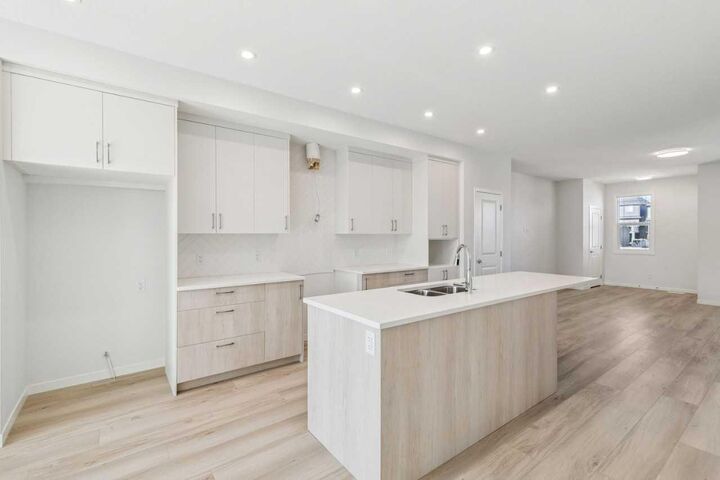 Property Photo:  71 Creekview Common SW  AB T2X 4Y1 