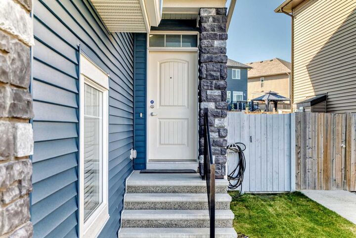 Property Photo:  383 Nolan Hill Drive NW  AB T3R 0S9 