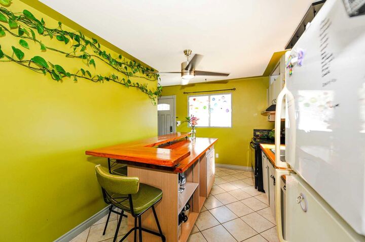 Property Photo:  5420 50 Avenue  AB T4V 0T4 