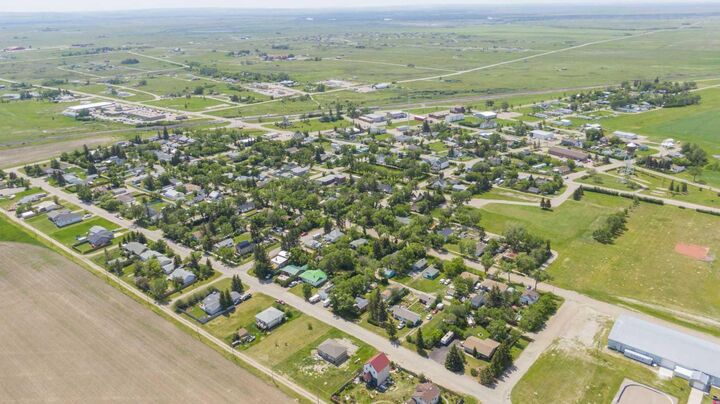 Property Photo:  218 9 Avenue  AB T0J 1N0 
