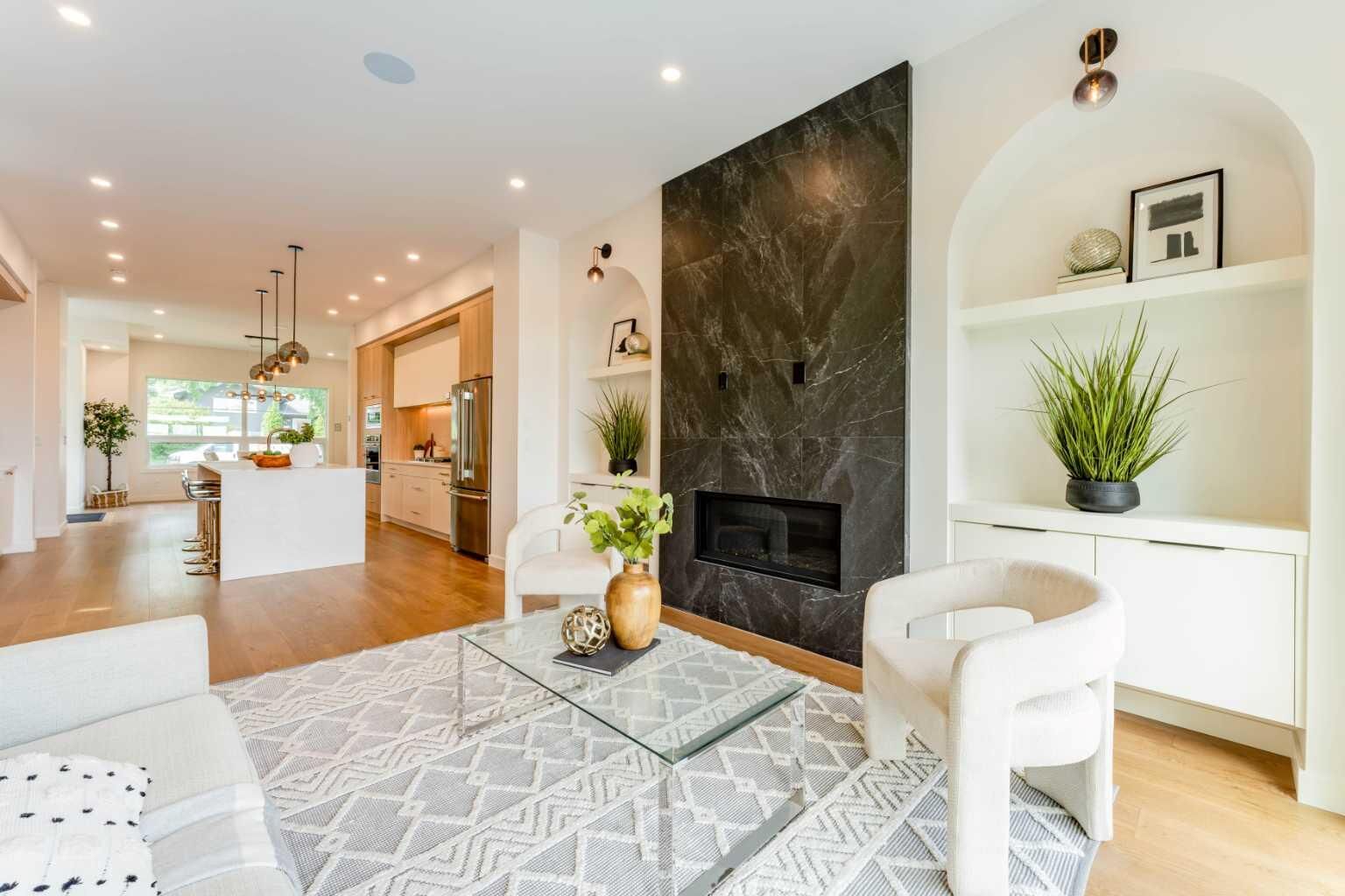 Property Photo:  90 Hartford Road NW  AB T2K 2A5 