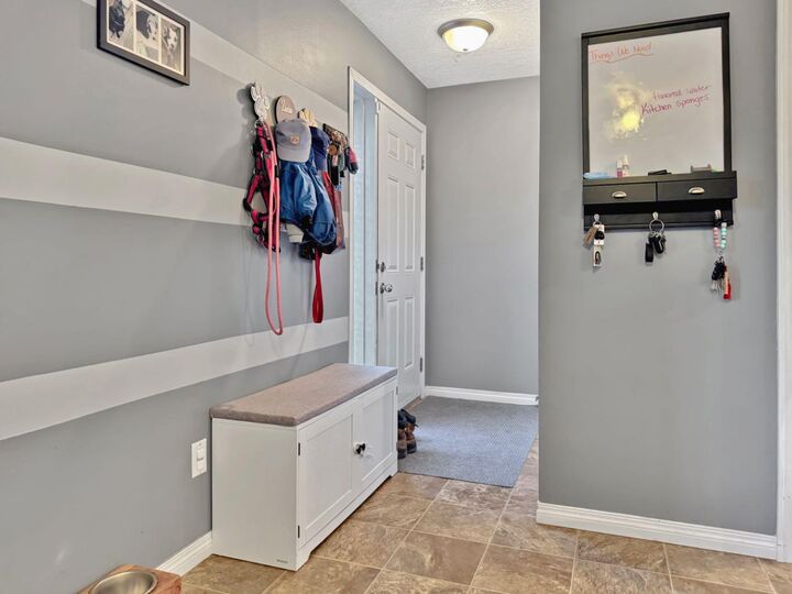 Property Photo:  20 97 Avenue  AB T0E 0Y0 