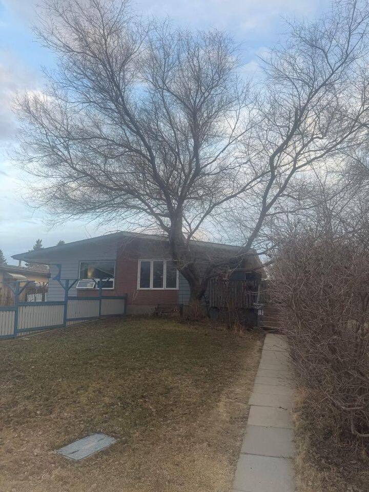 Property Photo: 6035 59 Street AB T4N 5L1