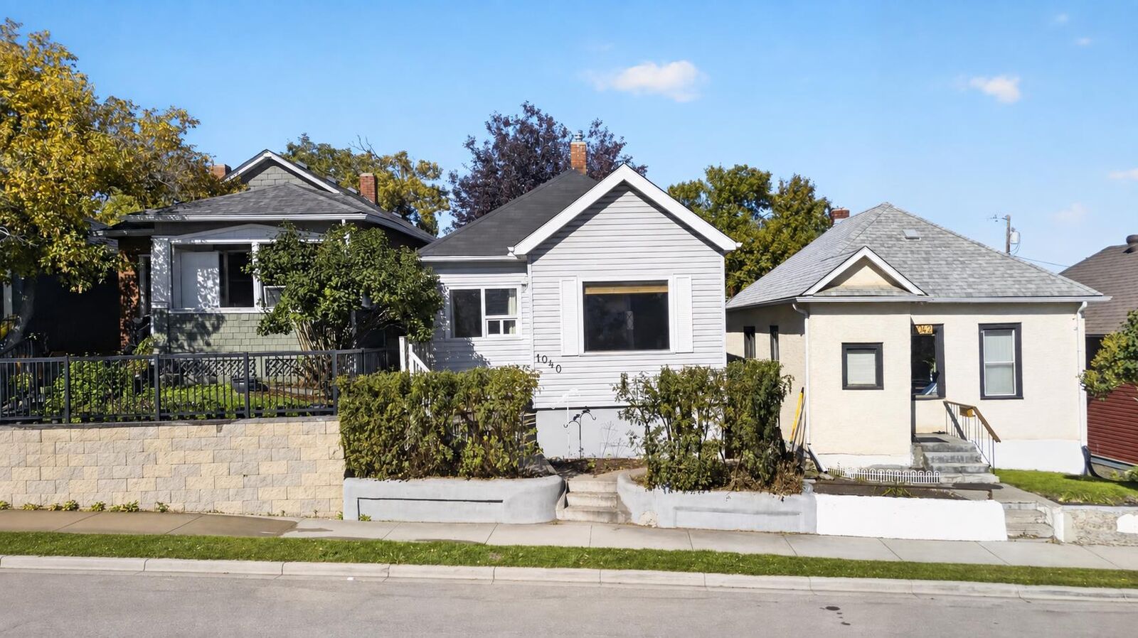 Property Photo:  1040 19 Avenue SE  AB T2G 1M2 
