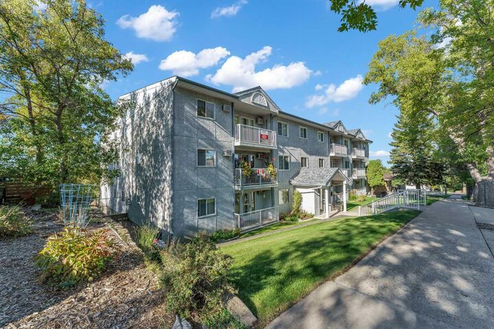 Property Photo:  252 4 Street SE 304  AB T1A 0K1 