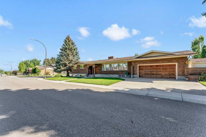 Property Photo:  167 Primrose Drive SE  AB T1A 2E7 