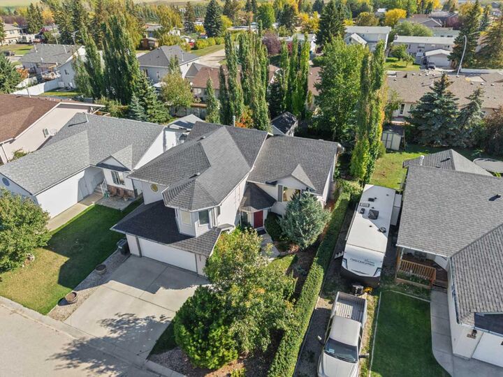 Property Photo:  1509 Mary Place  AB T0M 0W0 
