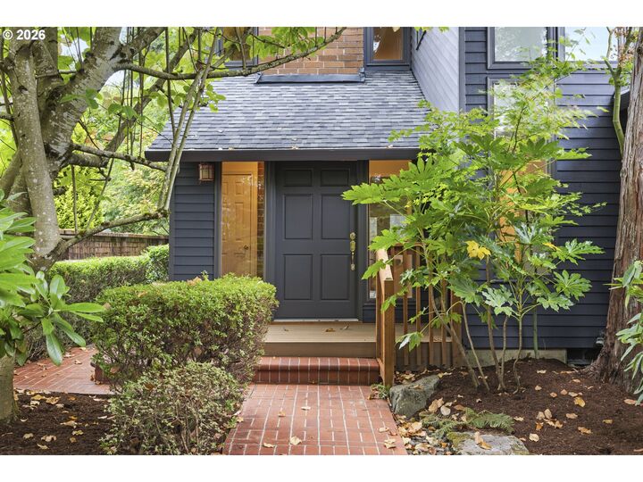 Property Photo: 6260 SW Arranmore Pl OR 97223