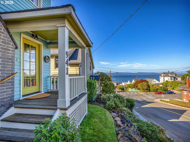 Property Photo:  941 16th St  OR 97103 