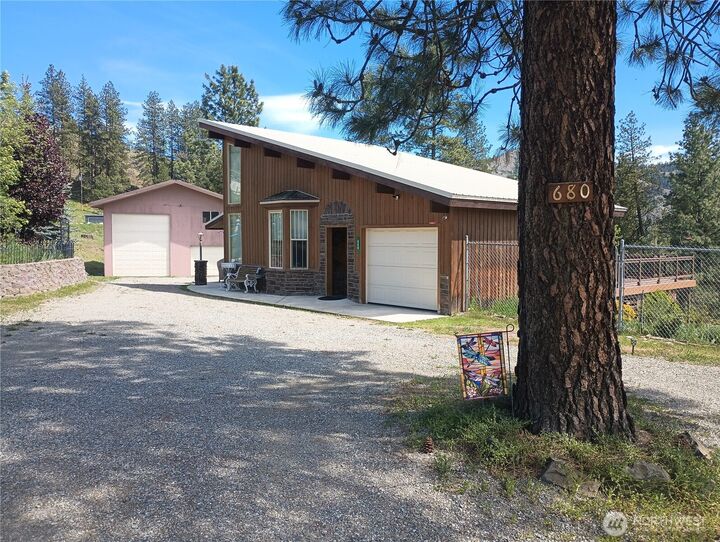 Property Photo:  680 E Delaware Avenue  WA 99166 