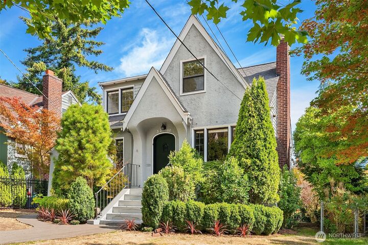Property Photo: 5208 36th Avenue NE WA 98105
