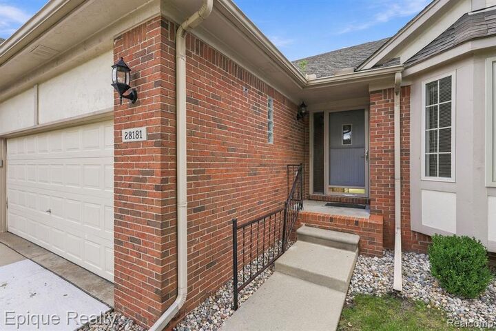 Property Photo:  28181 Cottonwood Court 31  MI 48047 